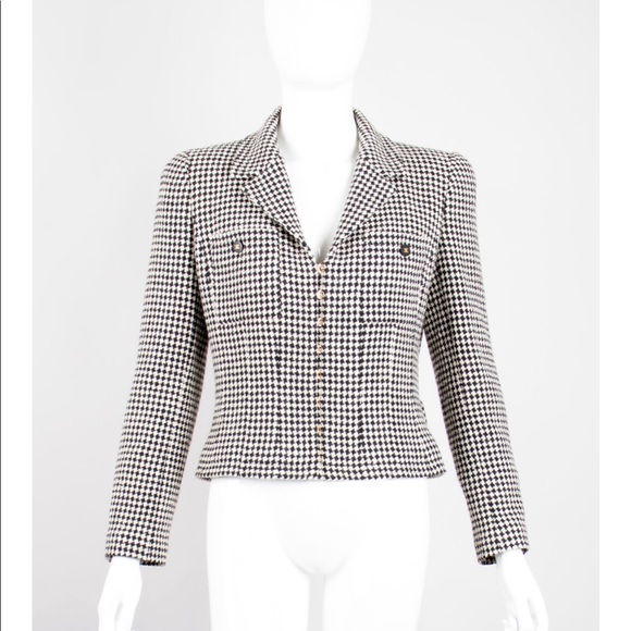 CHANEL Classic Herringbone Wool Belted Jacket - Picture 5 of 7